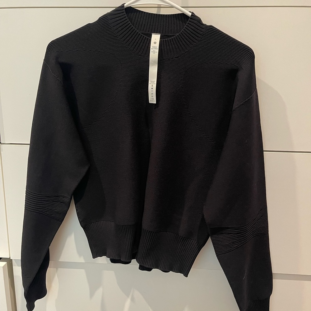 NWOT lululemon sweater size 2